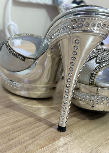 Gri Yılan Desenli Taşlı Yüksek Topuklu Abiye Ayakkabı - Görsel 7