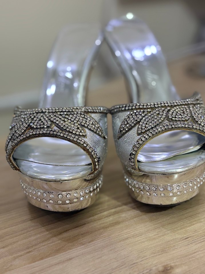 Gri Yılan Desenli Taşlı Yüksek Topuklu Abiye Ayakkabı - Görsel 4