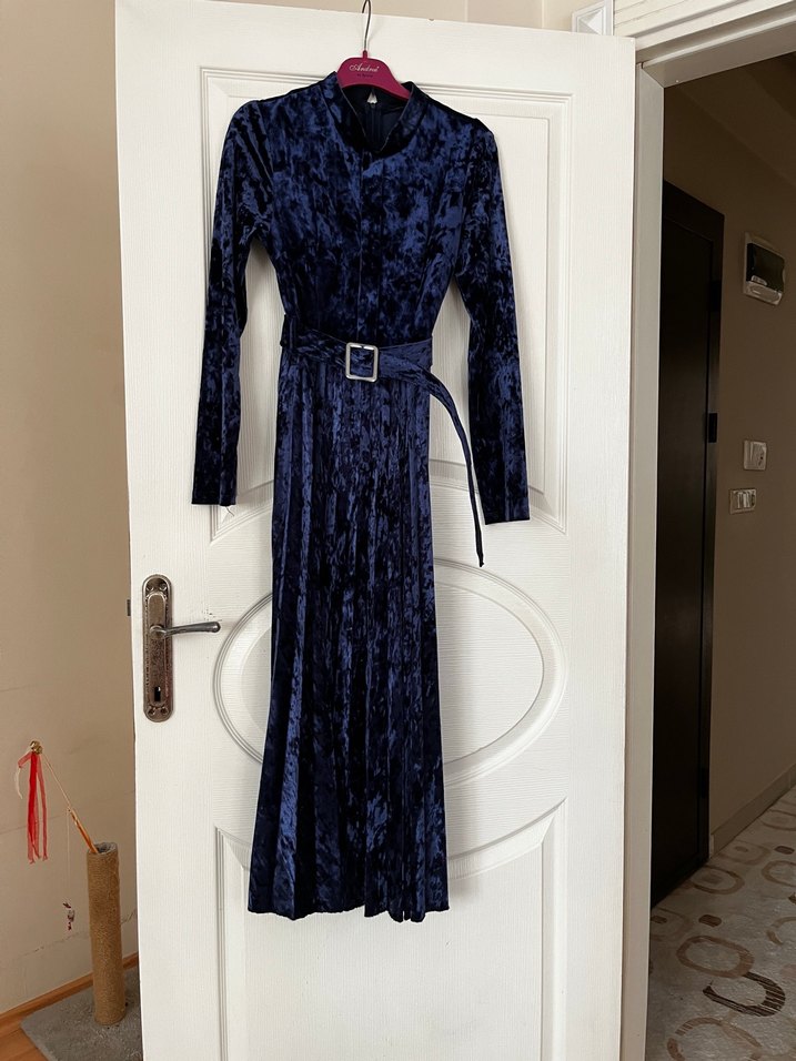 Kemerli Lacivert Uzun Kollu Uzun Elbise - Görsel 2