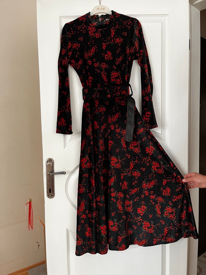 Kemerli, Uzun Kollu Kırmızı Siyah Gotik Elbise - Görsel 2