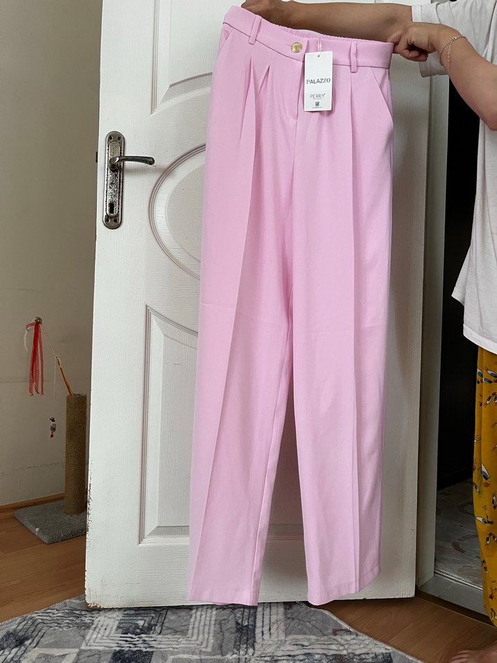 Pembe Pilili Rahat Kesim Kadın Kumaş Pantolon - Görsel 3