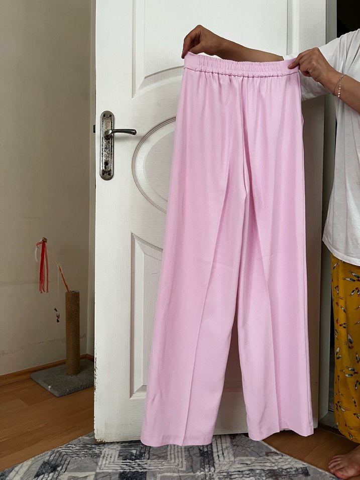 Pembe Pilili Rahat Kesim Kadın Kumaş Pantolon - Görsel 4