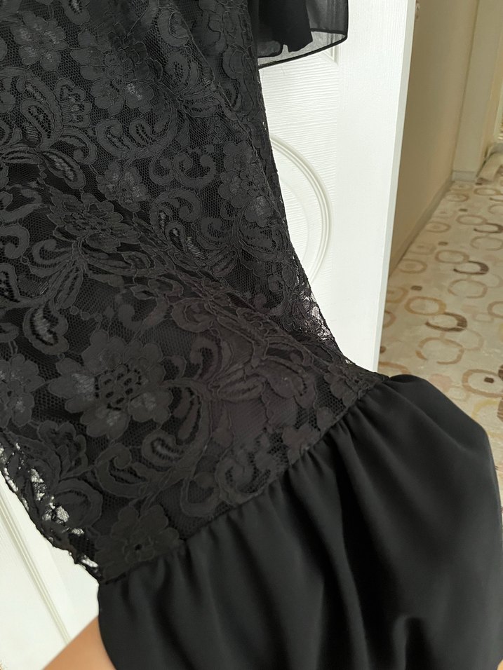 Siyah Nakışlı Uzun Gotik Elbise - Görsel 3