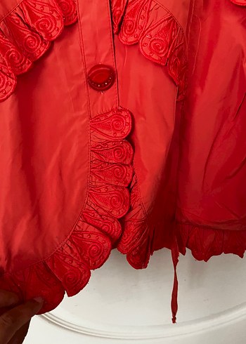 Kırmızı Mini Fırfırlı Kadın Yağmurluk - Görsel 4