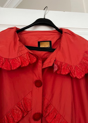 Kırmızı Mini Fırfırlı Kadın Yağmurluk - Görsel 5