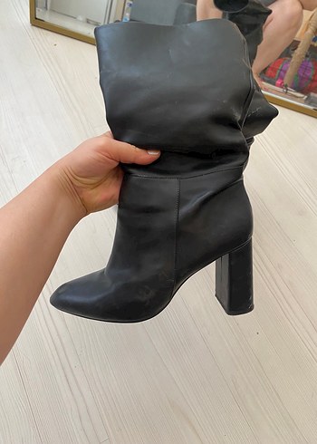 Siyah Deri Tokalı Dizüstü Stiletto Çizme