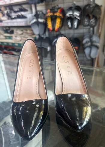 Parlak Siyah Yılan Desenli Stiletto