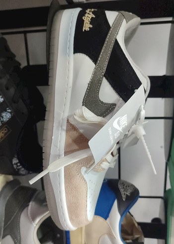 Beyaz Bağcıklı Kadın Spor Ayakkabı