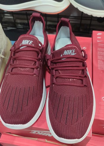 Nike Kırmızı Elastik Erkek Spor Ayakkabı