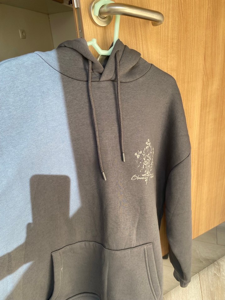 Gri Baskılı Kapüşonlu Sweatshirt Trendyolmilla - Görsel 2