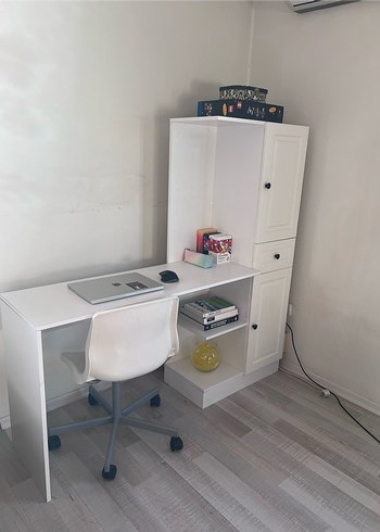 Beyaz Çok Amaçlı Çalışma Masası ve Dolap