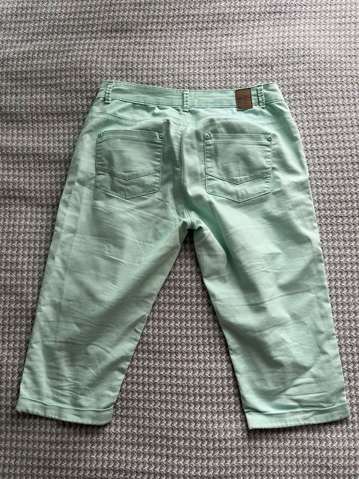 Kadın Yeşil Pamuklu Kemerli Bermuda Şort - Görsel 2