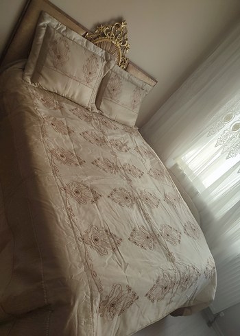 Beden beyaz Renk İşlemeli Parlak Beyaz Yatak Örtüsü