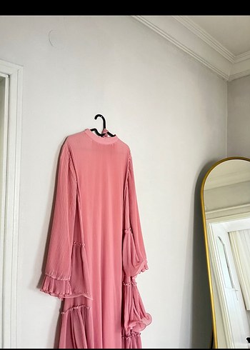 Pembe Dökümlü Uzun Elbise