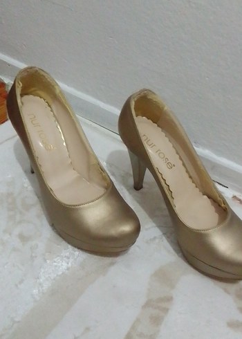 Bej Parlak Topuklu Kadın Stiletto