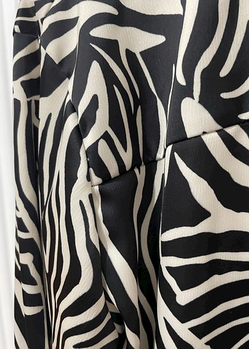 Zebra Desenli V Yakalı Gömlek - Görsel 4