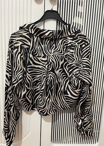 Zebra Desenli V Yakalı Gömlek - Görsel 2