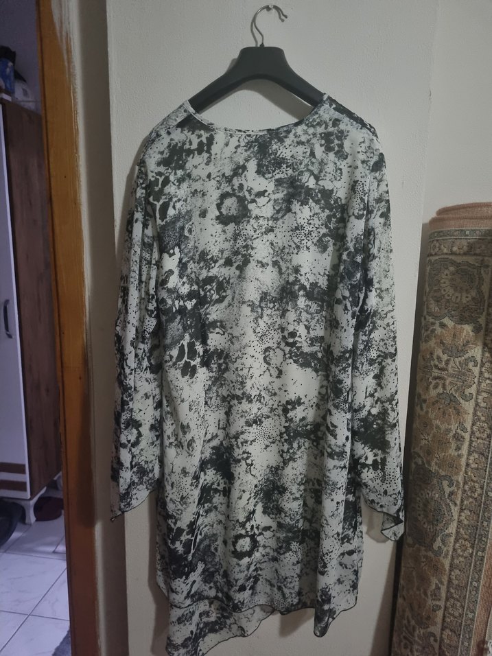 Gri Batik Desenli Uzun Kollu Salaş Tunik - Görsel 4