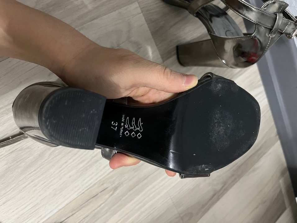 Gri Çarpraz Bantlı Topuklu Kadın Ayakkabı - Görsel 4