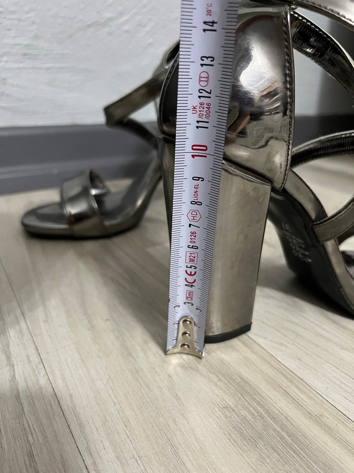 Gri Çarpraz Bantlı Topuklu Kadın Ayakkabı - Görsel 3