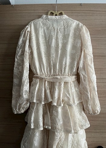 Bej Valonlu Şerit Detaylı Kat Kat Elbise - Görsel 5