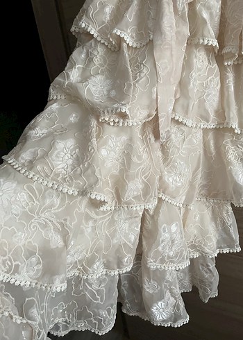 Bej Valonlu Şerit Detaylı Kat Kat Elbise - Görsel 4