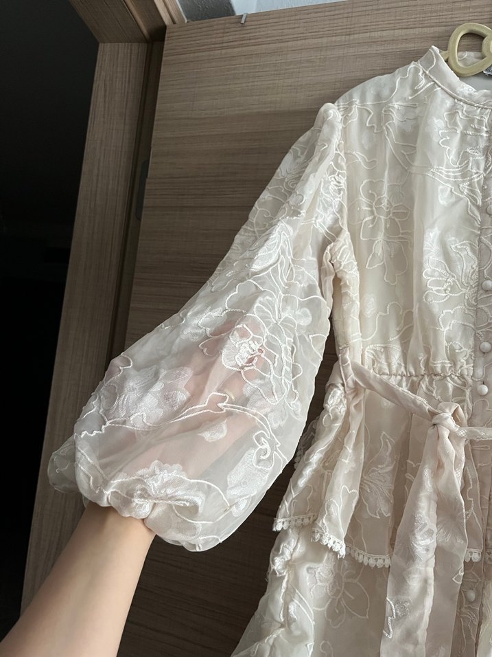 Bej Valonlu Şerit Detaylı Kat Kat Elbise - Görsel 3