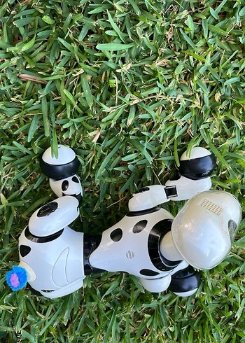 Beyaz Robot Köpek Figürü zoomer