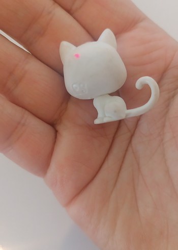 Beden Beyaz Pastel Renk Sevimli Kedi Figürü