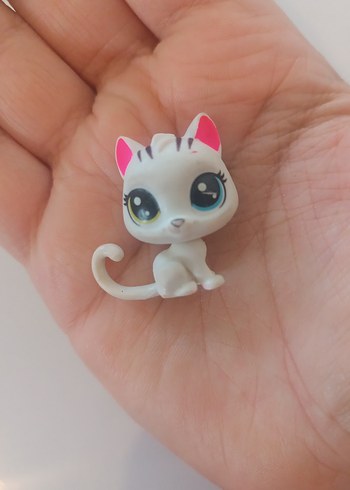 Beyaz Pastel Renk Sevimli Kedi Figürü