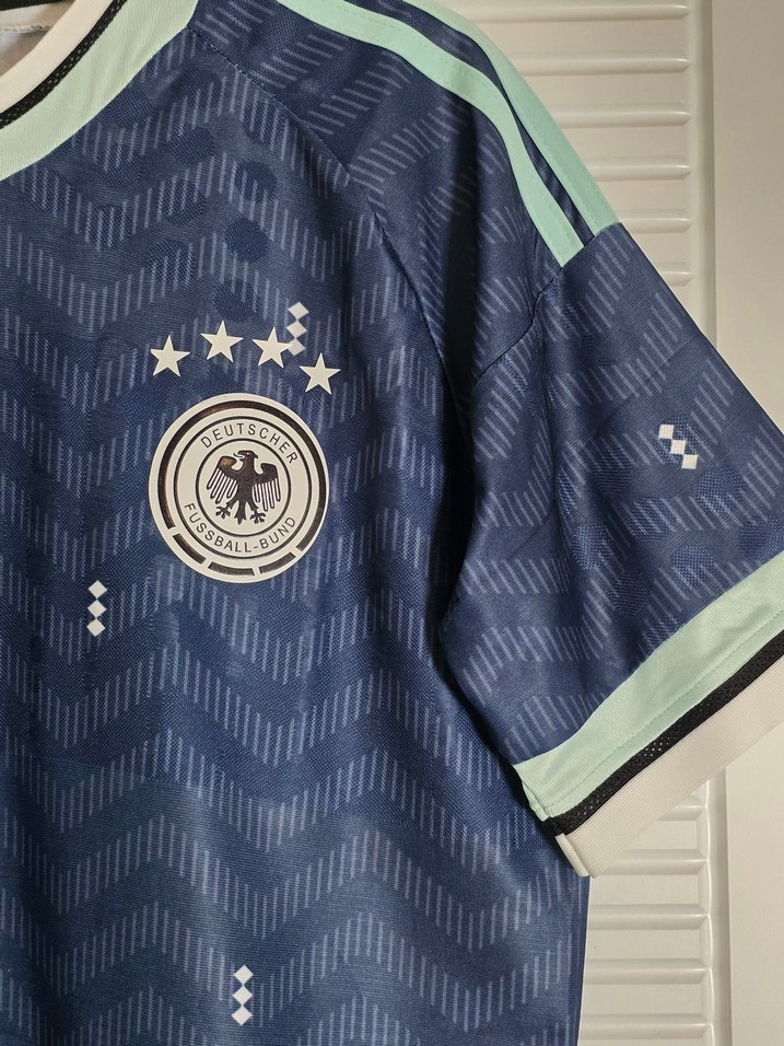 Erkek Koyu Mavi V Yaka Spor Tişört - Görsel 4