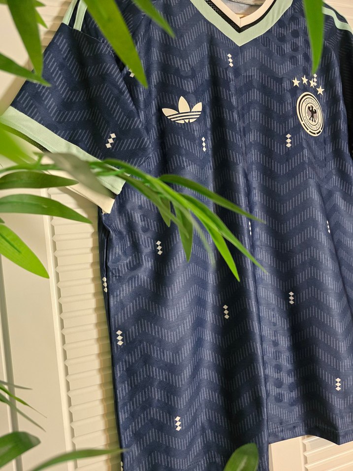 Erkek Koyu Mavi V Yaka Spor Tişört - Görsel 2