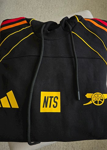 Siyah Kapüşonlu Sweatshirt - Spor ve Sokak Stili - Görsel 2