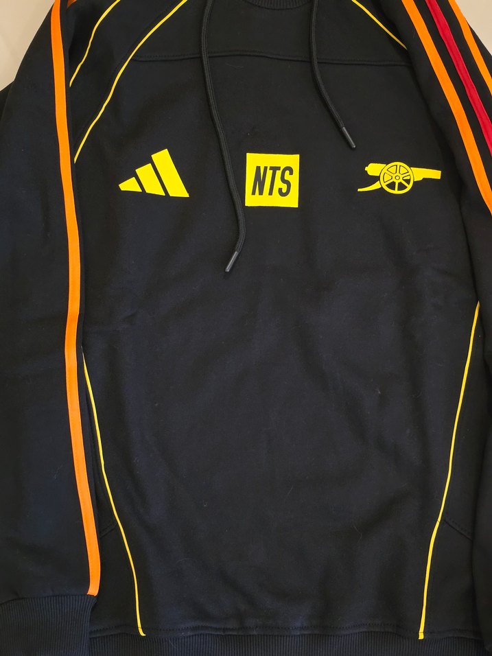 Siyah Kapüşonlu Sweatshirt - Spor ve Sokak Stili - Görsel 3