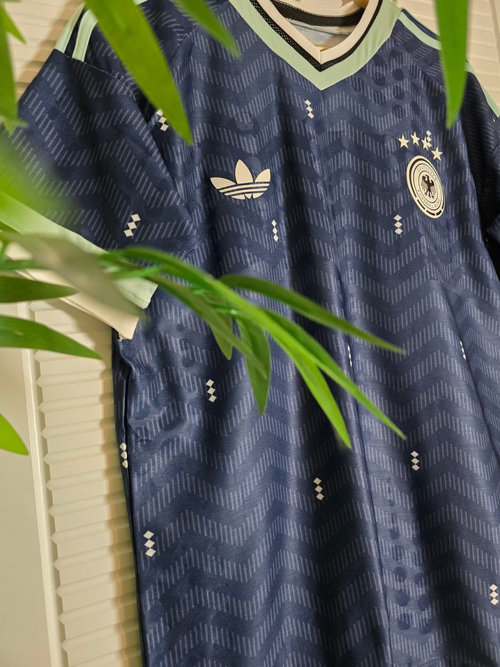 Lacivert V Yaka Kısa Kollu Spor Tişört - Görsel 4