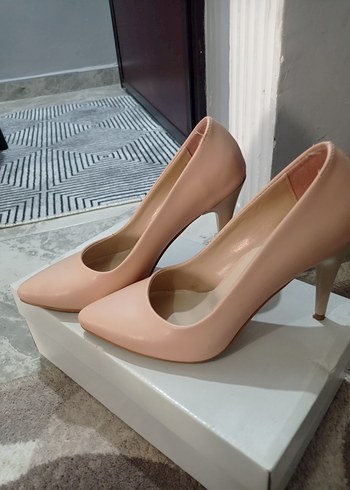 Bej Minimalist Stiletto Topuklu Kadın Ayakkabı