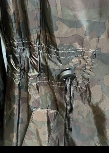 Kahverengi Kamuflaj Desenli Uzun Kadın Yağmurluk rüzgarlik zara - Görsel 5