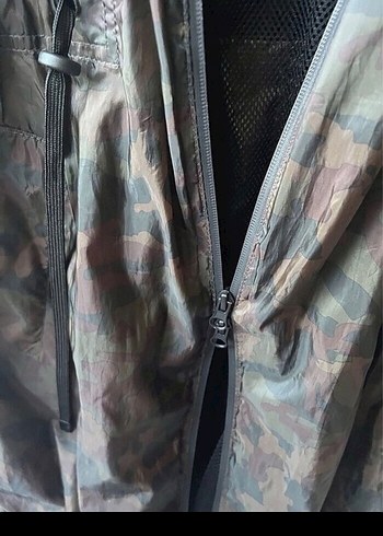 Kahverengi Kamuflaj Desenli Uzun Kadın Yağmurluk rüzgarlik zara - Görsel 7