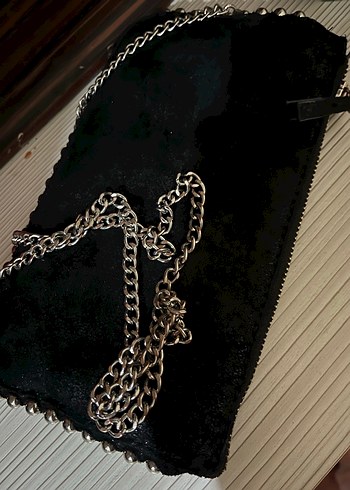 Beden Zincir Detaylı Siyah Deri Kadın Çanta