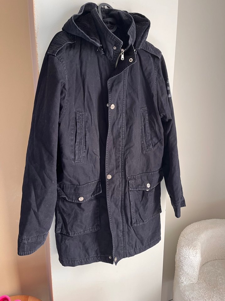 Siyah Kürklü Mont - Görsel 2