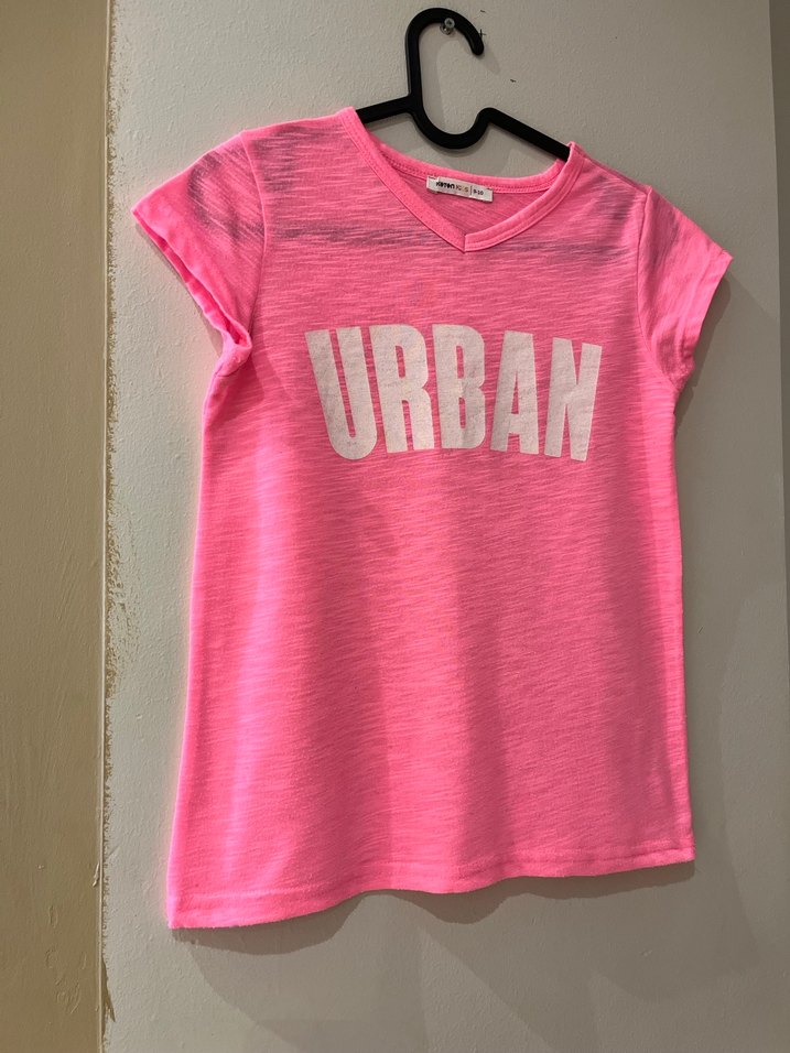 Pembe V Yakalı Kız Tişörtü URBAN Baskılı - Görsel 2