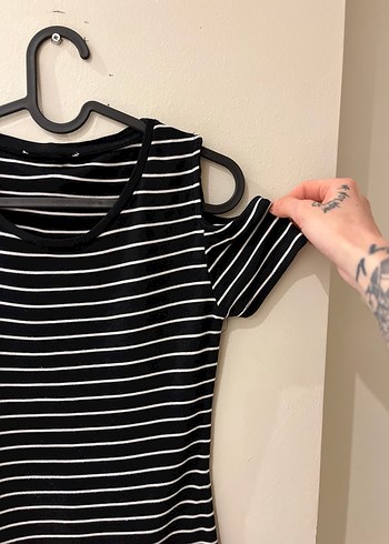 Siyah Beyaz Çizgili Kısa Kollu Tişört - Görsel 5