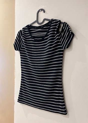 Siyah Beyaz Çizgili Kısa Kollu Tişört - Görsel 3