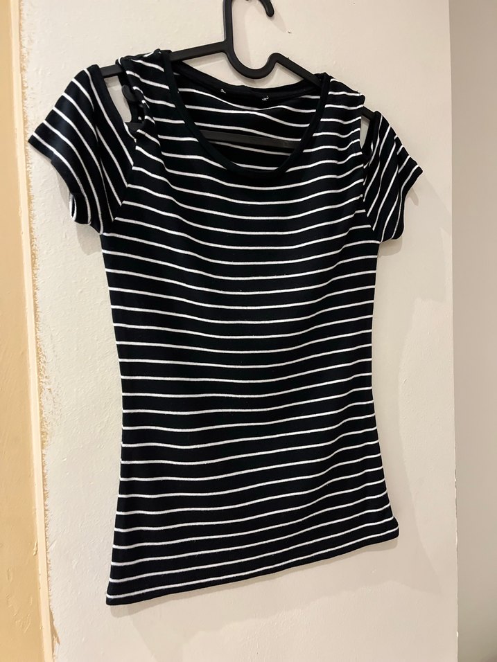 Siyah Beyaz Çizgili Kısa Kollu Tişört - Görsel 2