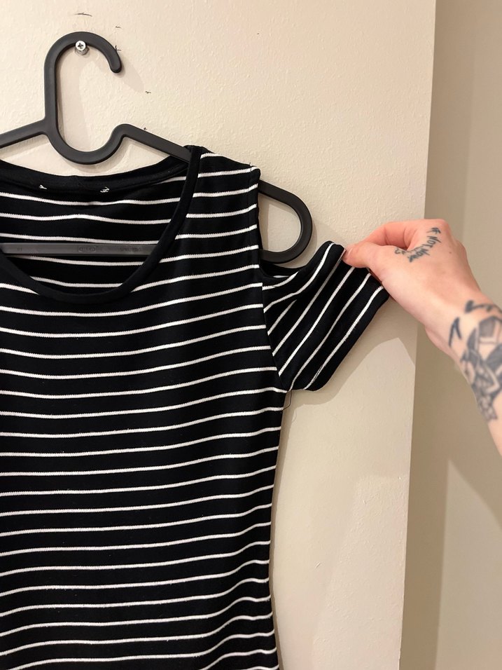Siyah Beyaz Çizgili Kısa Kollu Tişört - Görsel 5