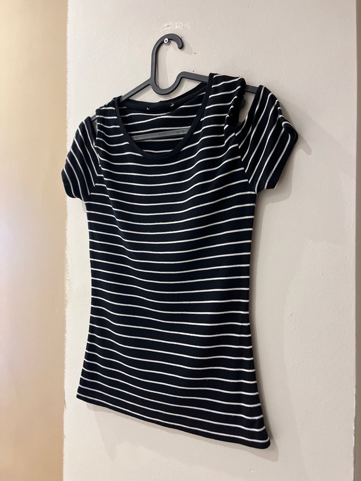 Siyah Beyaz Çizgili Kısa Kollu Tişört - Görsel 3