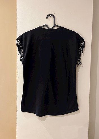 Püsküllü Siyah Baskılı Tişört - Görsel 5