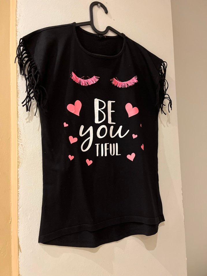 Püsküllü Siyah Baskılı Tişört - Görsel 2