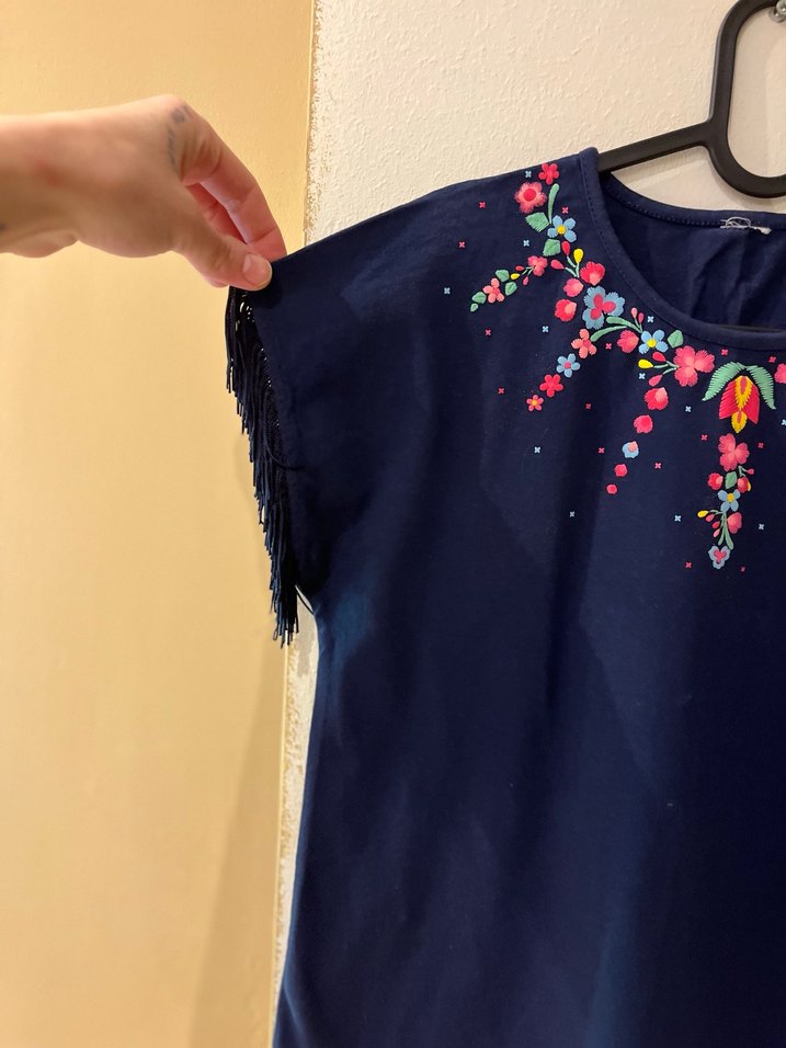 Renkli Nakışlı Püsküllü Mavi Tişört - Görsel 4