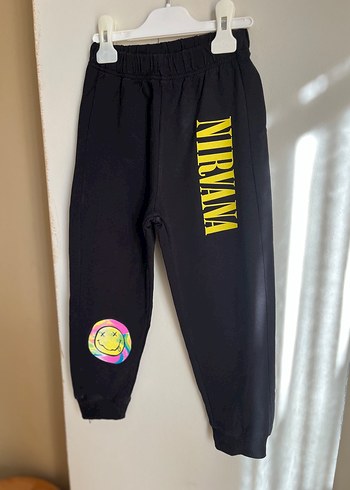 6 Yaş Beden siyah Renk Kız Siyah Renkli Nirvana Baskılı Takım